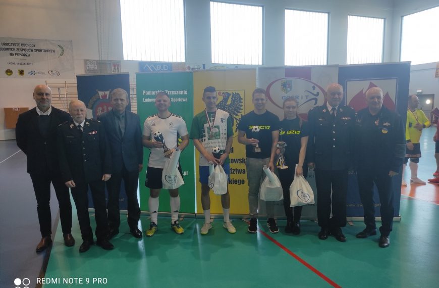 OSP Połczyno na trzecim miejscu wojewódzkiego turnieju halówki OSP w Luzinie. Szymon Dawidowski królem strzelców…