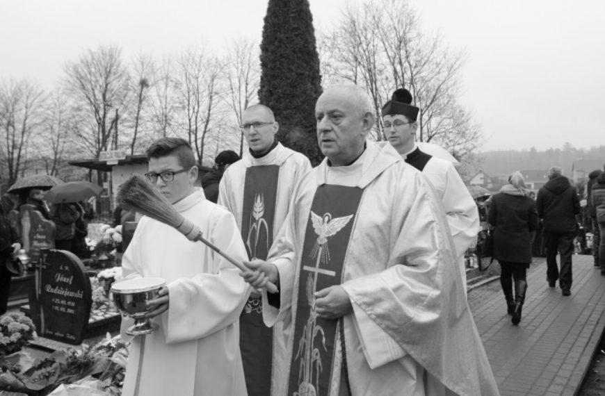 Zmarł ks. Kazimierz Synak, proboszcz parafii Niepokalanego Serca Maryi Panny w Leśniewie. Kiedy pogrzeb kapłana z…