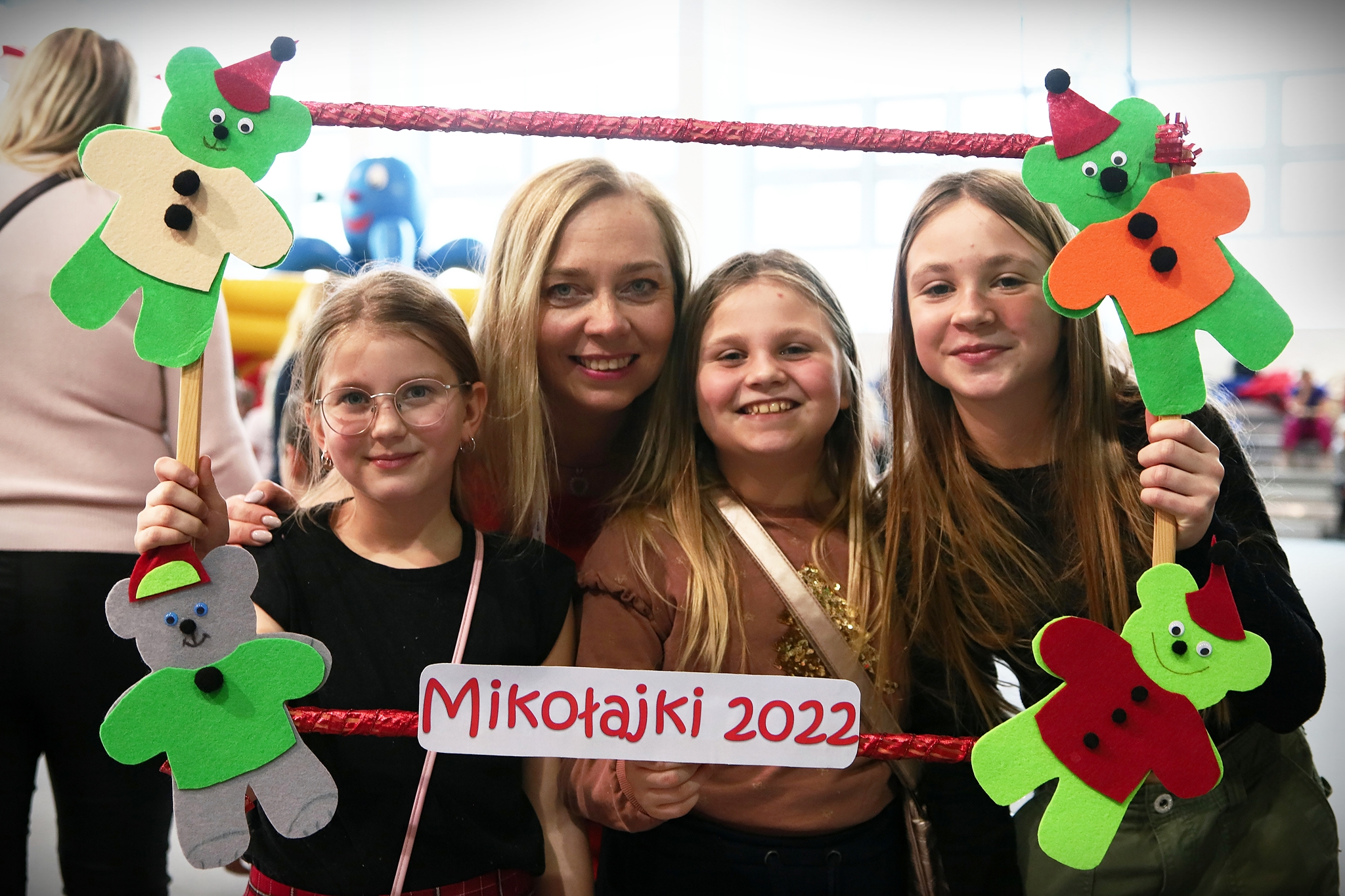 Mikołajki w Kosakowie. Niemal pół tysiąca dzieci i dorosłych bawiło się ze świętym Mikołajem…