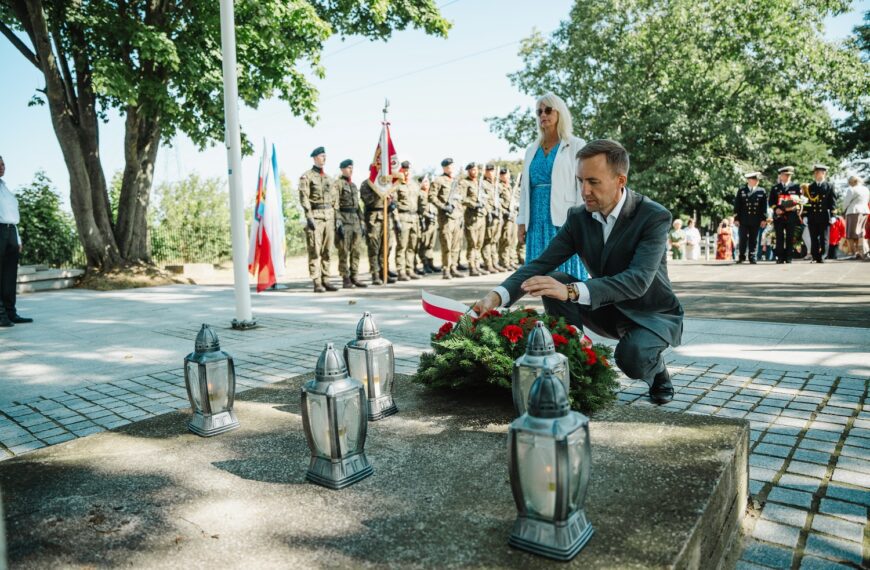 Obchody 85. rocznicy wybuchu II wojny światowej w Pucku, Kosakowie, Władysławowie i Helu